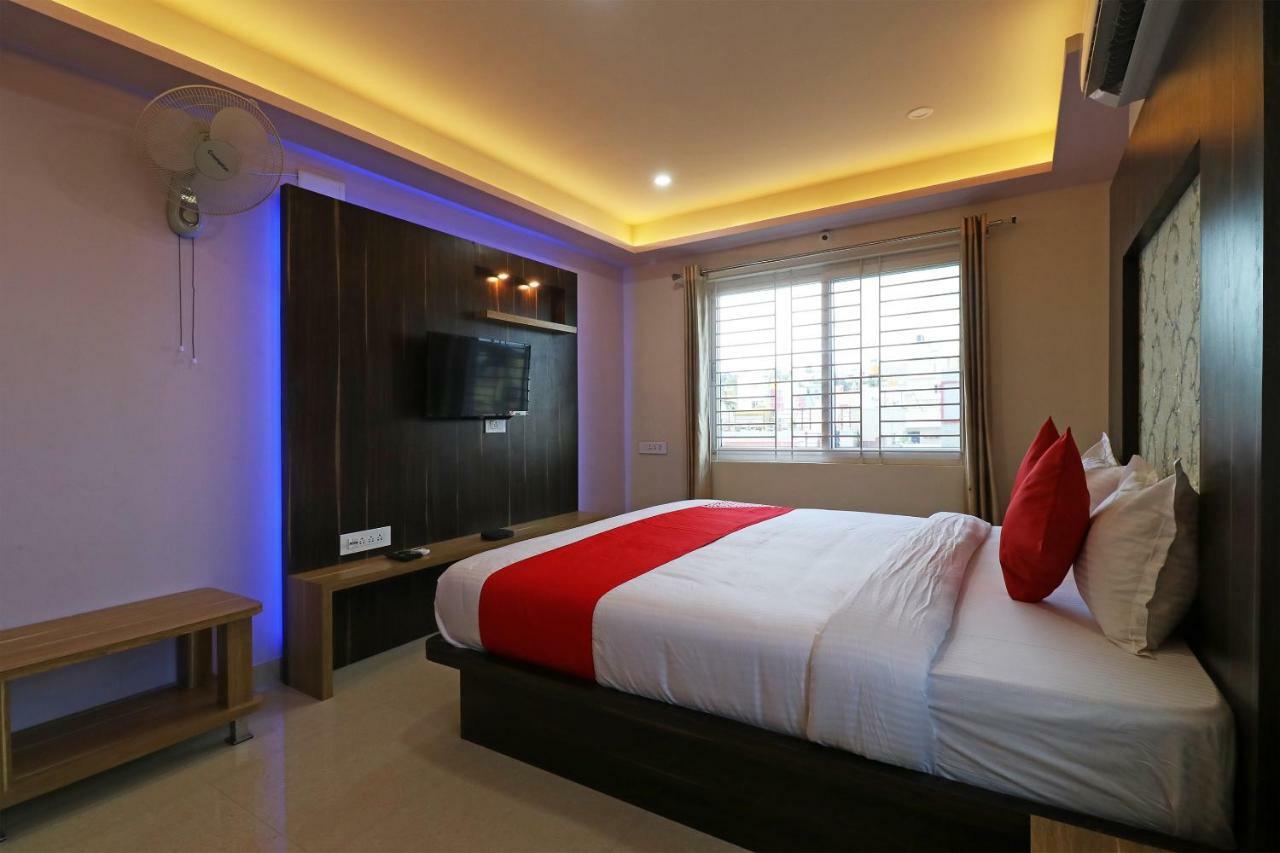 Oyo 37349 Sai Palace Hotel Chik Bānavar Zewnętrze zdjęcie