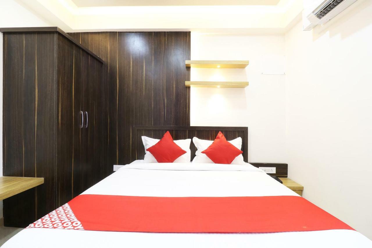Oyo 37349 Sai Palace Hotel Chik Bānavar Zewnętrze zdjęcie