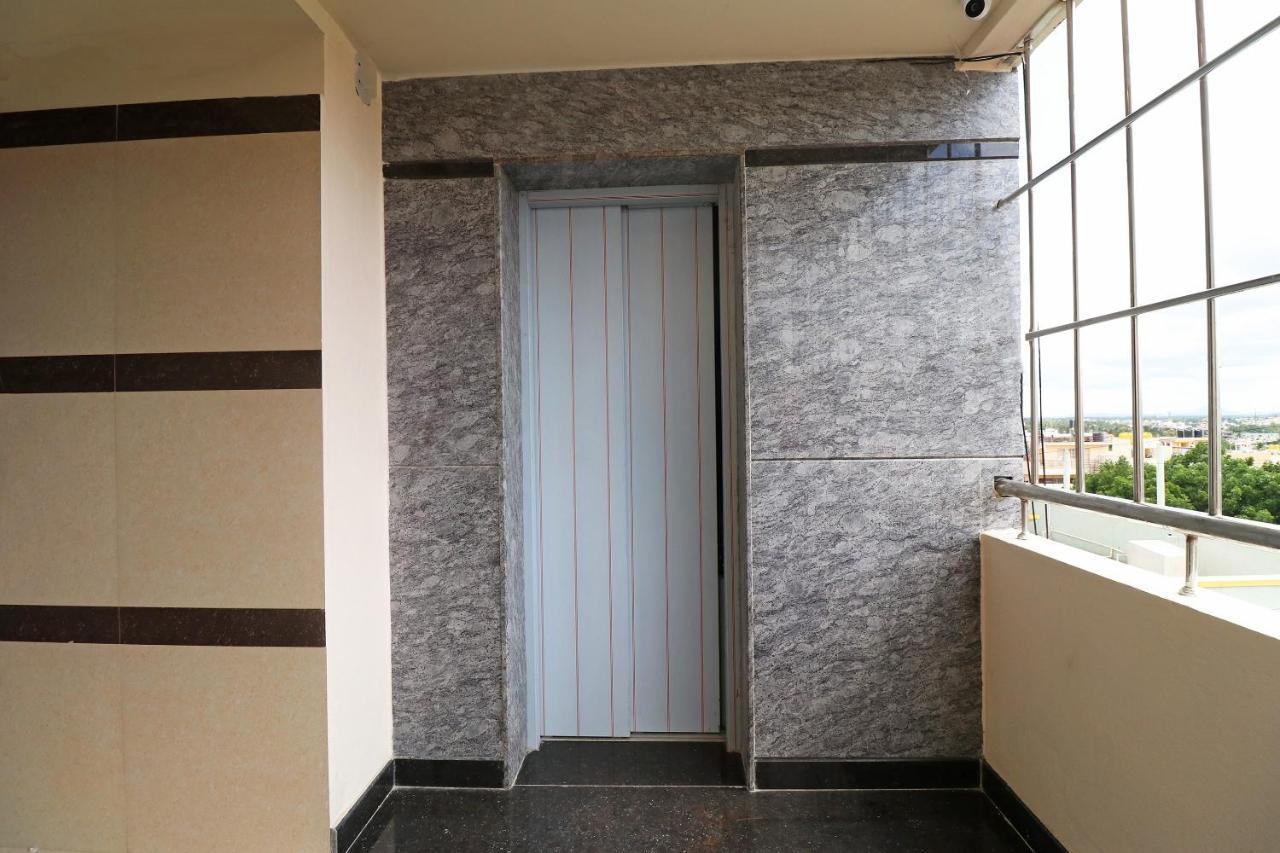Oyo 37349 Sai Palace Hotel Chik Bānavar Zewnętrze zdjęcie